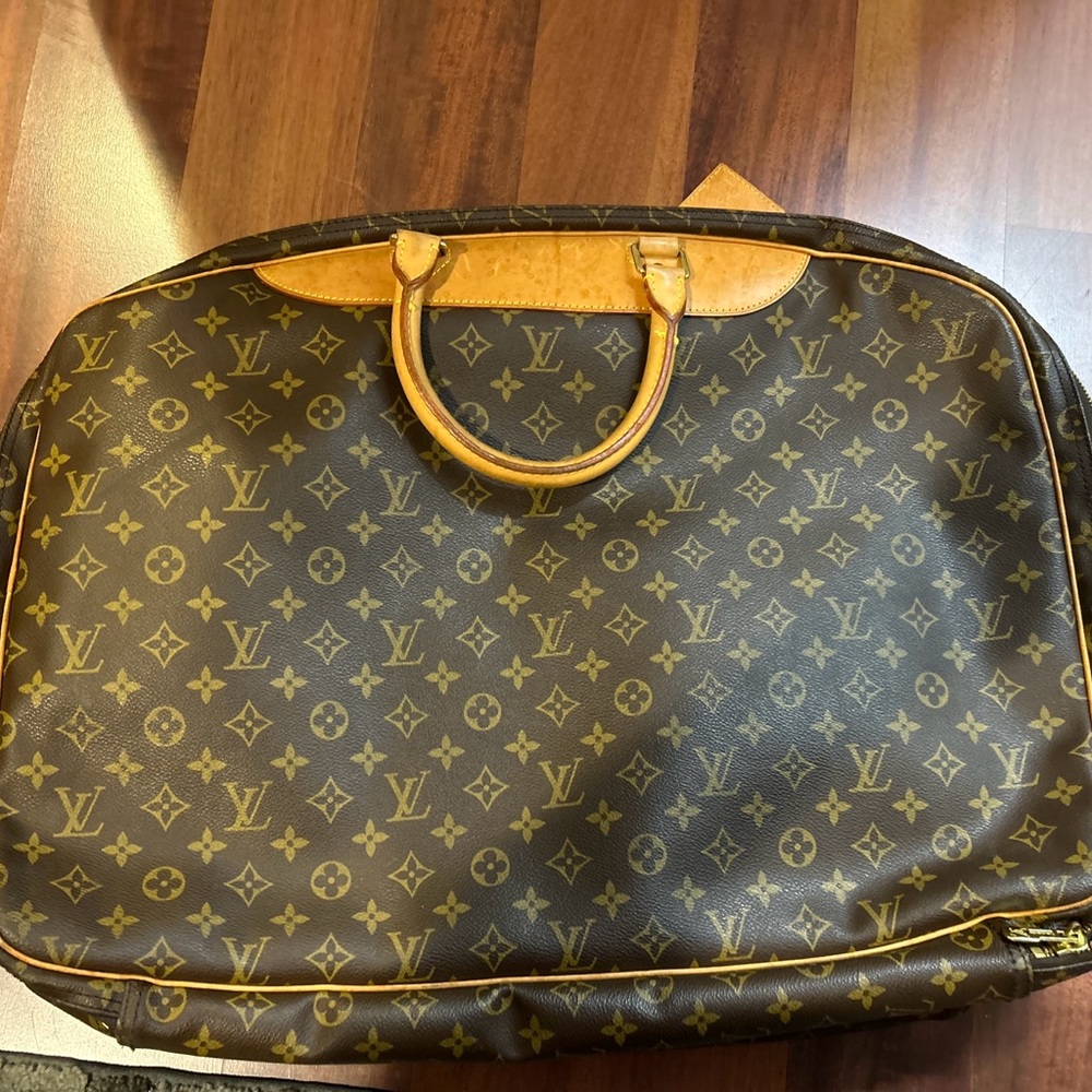 LV VI 0946 Vintage luggage w original Garment Bag w hangers & Dust Bag